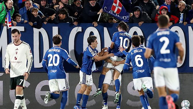 Como turpëron Manchester United, fitore spektakolare 4-1 në Champions League