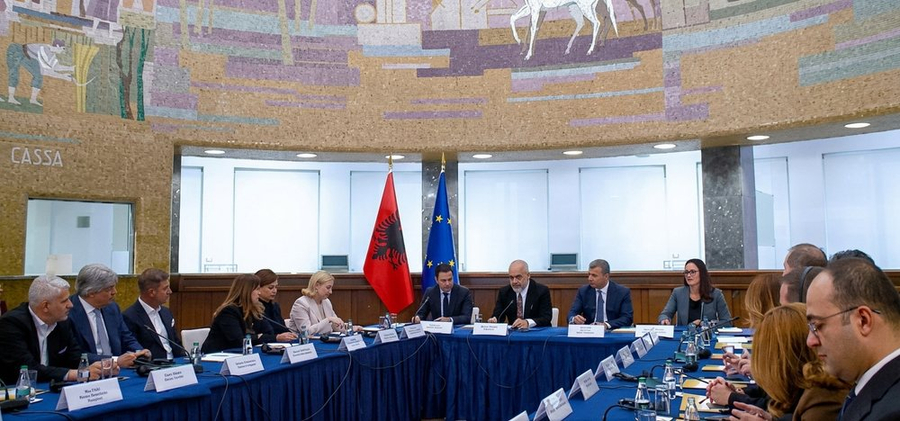 Bankierët si dekor për autokratin