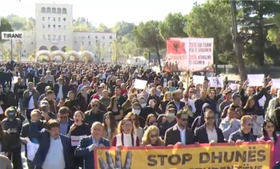 Protestat kundër qeverisë, studentët dhe pedagogët mblidhen në orën 09:00 para Kuvendit