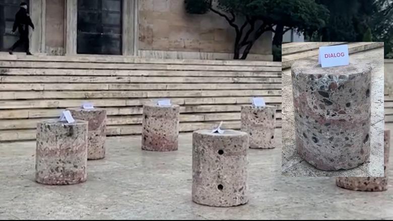 Protestat e dhunshme/ I thyen karriget, Rama i zëvendëson me stola guri dhe bën sërish thirrje për dialog