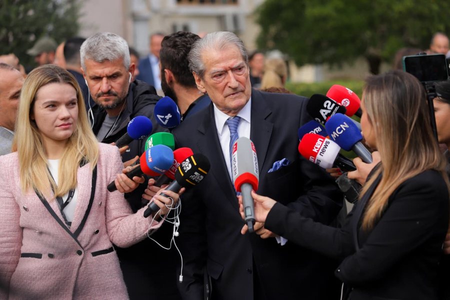 Berisha sfidon kritikët që i kërkojnë dorëheqjen