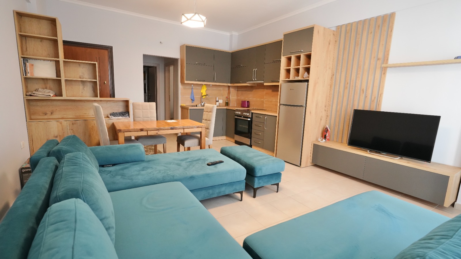 Shitet apartament 1+1 i mobiluar në lagjen Kodër, Sarandë