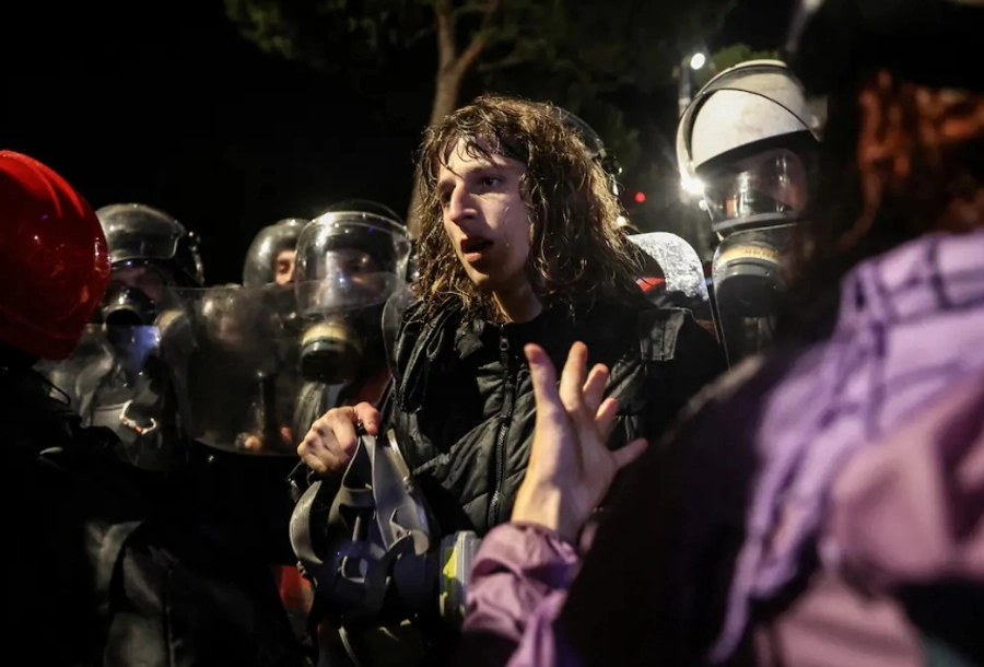 ‘Rama e ka kthyer vendin në diktaturë’/ Gazeta franceze: Shqiptarët, të revoltuar nga terrori policor