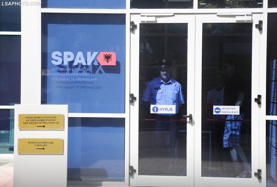 Trafik narkotikësh dhe pastrim parash, SPAK sekuestron pasuri me vlerë 77 milionë lekë