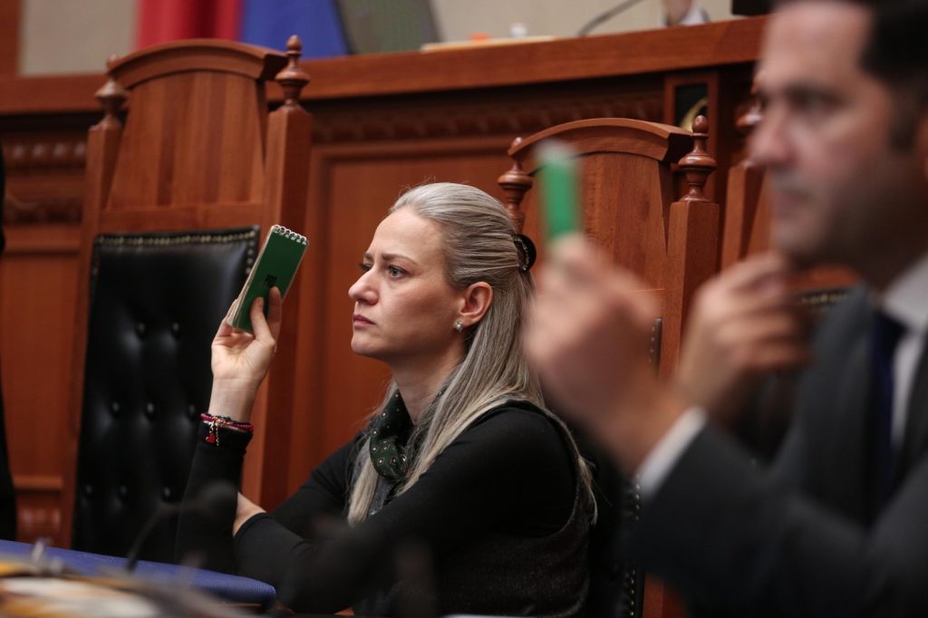 Ministrja Ismaili: Protesta e studentëve pengmarrje politike nga Berisha, qeveria e hapur për dialog