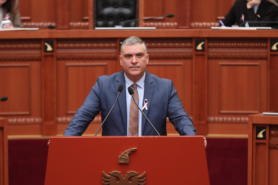 ‘Edi Rama s’kërkon zgjidhjen e krizës’, Blushi: Do të mbajë pushtetin me dhunë dhe me çdo kusht!