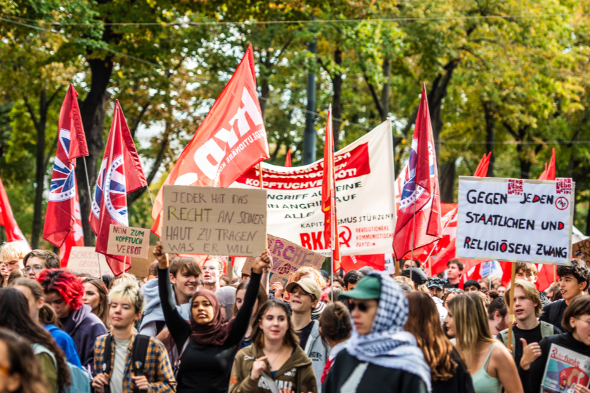 Austri, mijëra studentë protestojnë për më shumë financime për universitetet