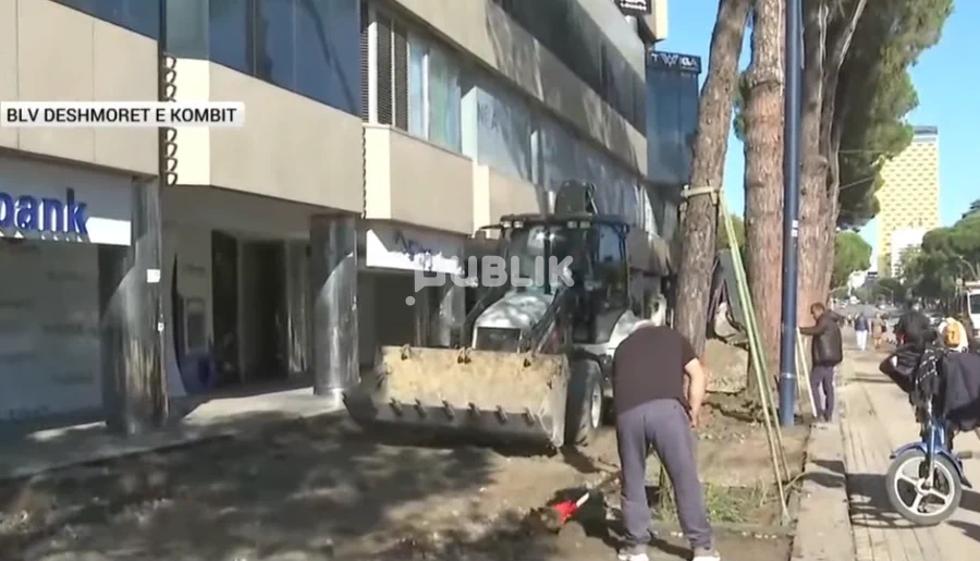 Eskavatorët heqin gurët e bulevardit “Dëshmorët e Kombit”, bashkia hesht për vendimin