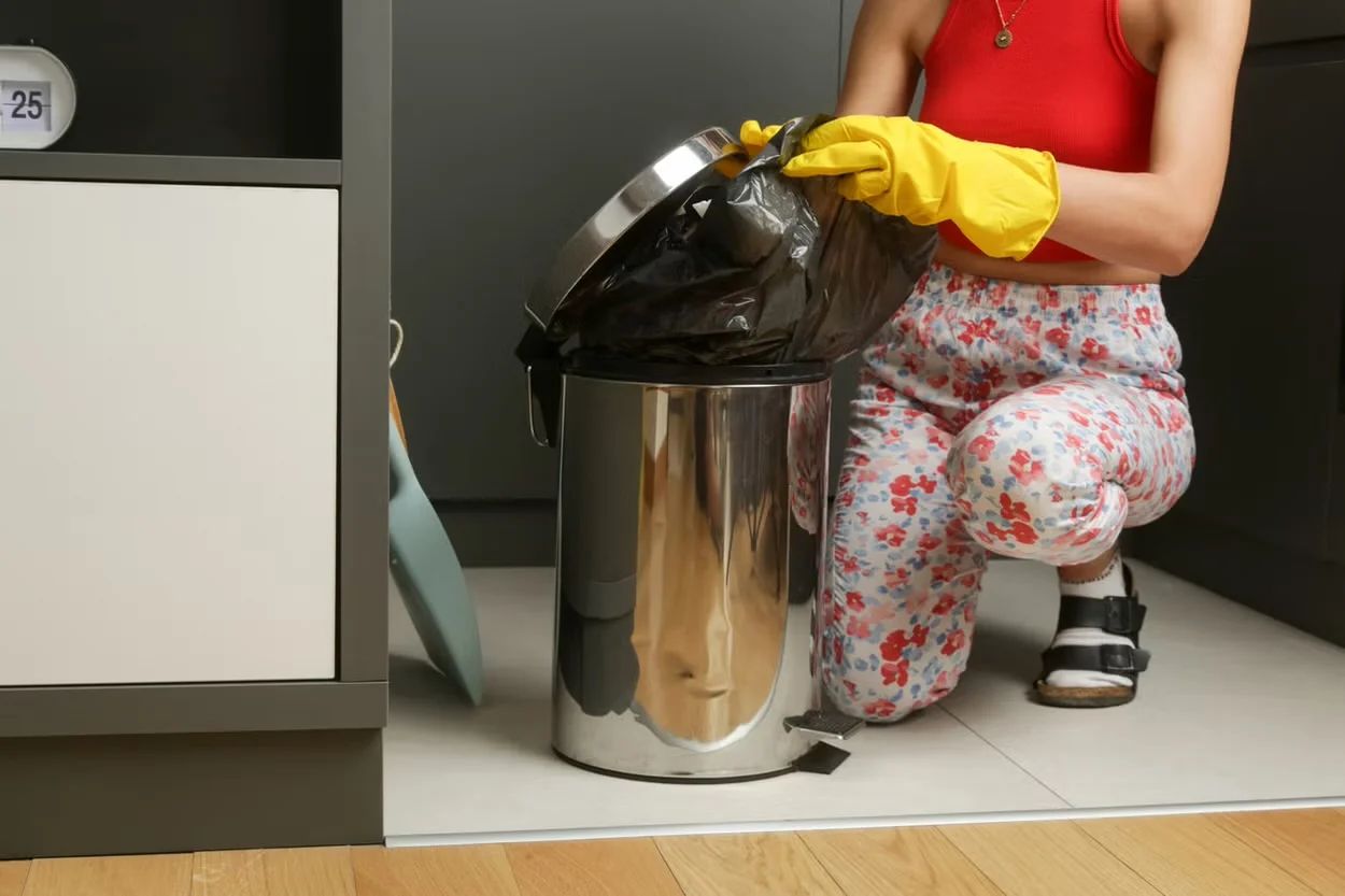 S’ka më larje pjatash dhe hedhje plehrash, të gjitha rregullat e reja nga Air BNB për turistët