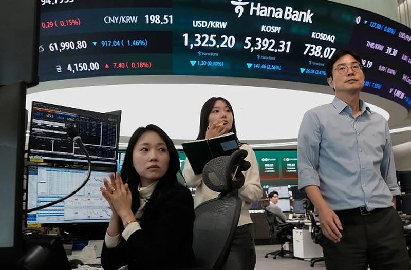 Çmimet e naftës rriten mbi 113 dollarë, ndërsa shitja e inteligjencës artificiale trondit aksionet! Investitorët blejnë obligacione