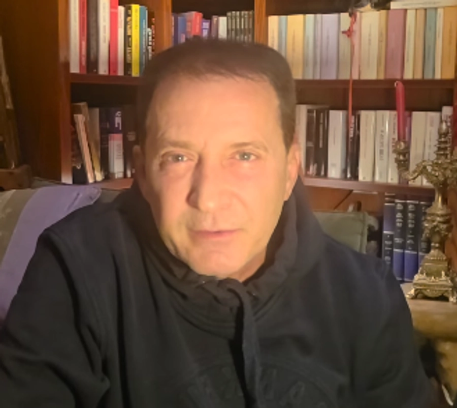 Arjan Konomi denoncon dhunën: Më zunë pritë kushërinjtë e Linda Ramës, më qëlluan me grushte në kokë