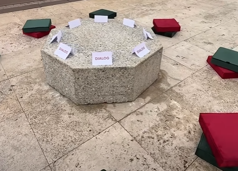 Protesta e studentëve, Rama ndryshon mënyrën e ftesës për dialog: Vendos tavolinë guri para Kryeministrisë