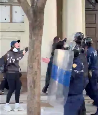 Vajza që u përball e vetme me disa efektivë, Berisha ndan pamjet: Trime