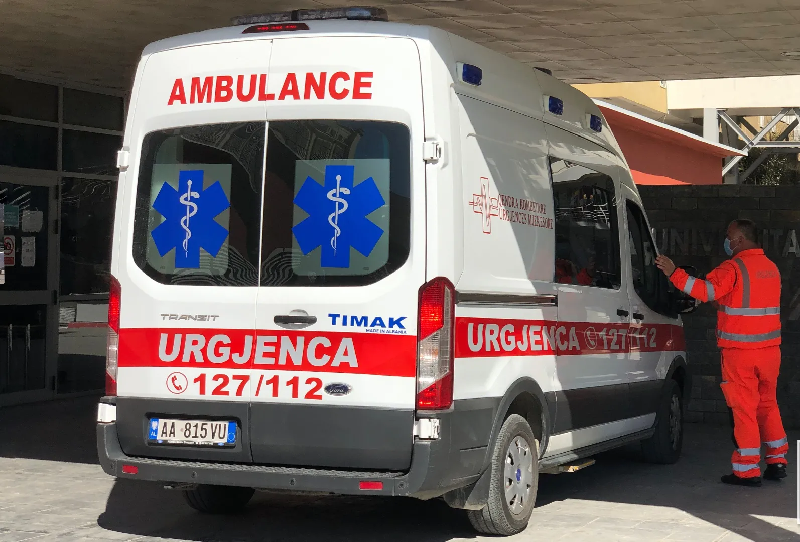 Ministria e Shëndetësisë: 13 të lënduar, mes tyre protestues, policë dhe gazetarë