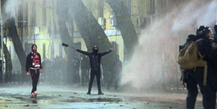 U plagos në sy gjatë protestës, reagimi i 'Tifozave Kuq e Zi' për Erjon Vishkullin: Lutemi për ty vëlla! 