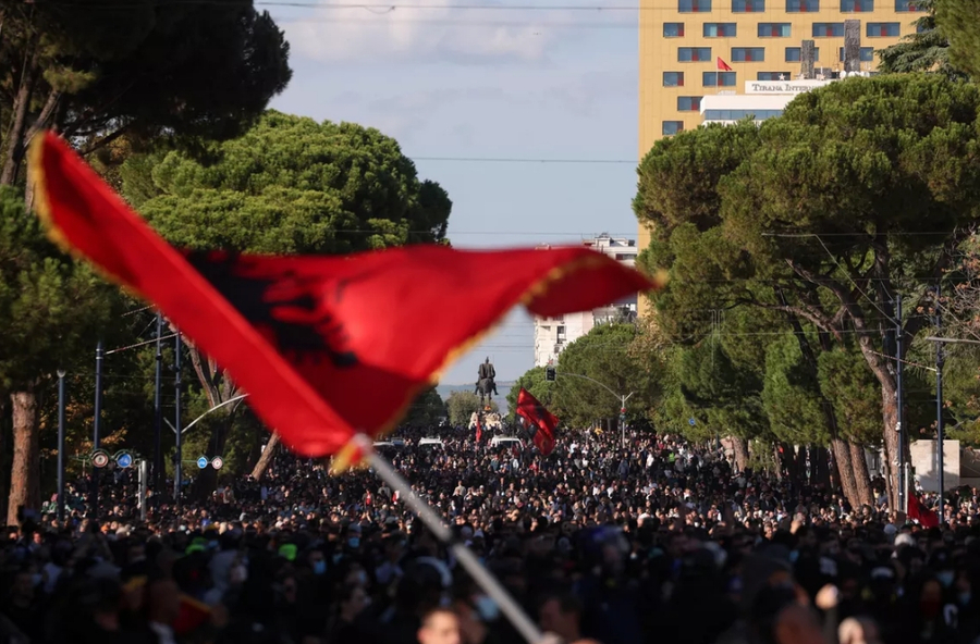 LE FIGARO: Të dielën priten protesta të reja në Tiranë, përshkallëzohet revolta kundër korrupsionit