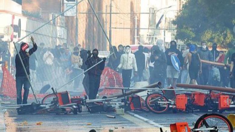 Ministria e Shëndetësisë: 23 të lënduar nga protesta, sot konsultë për protestuesin e dëmtuar në sy