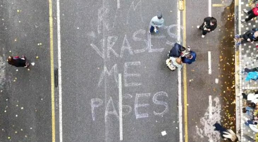 'Vrasës me pagesë'/ Mesazhi që lanë studentët për Ramën dhe Policinë e Shtetit para ministrisë së Arsimit