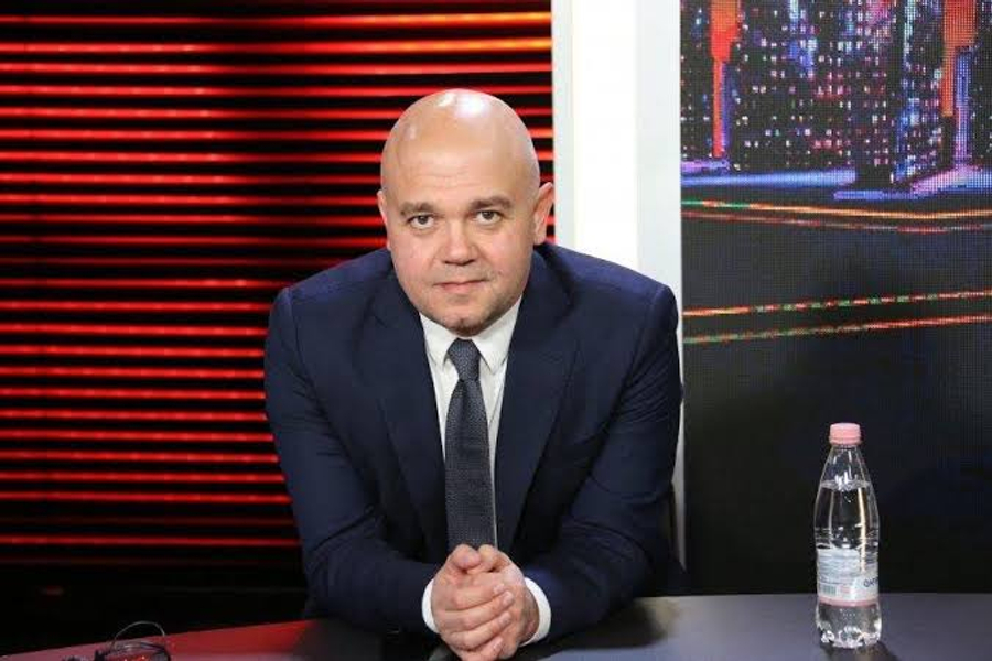 Kreshnik Myftari shpërthen ndaj Ramës: Para se të gjobisësh protestuesit, bëj kusarët e pushtetit të paguajnë dëmet ndaj shtetit!