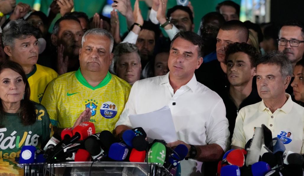 Zgjedhjet në Brazil/ Flavio Bolsonaro nuk njeh humbjen përballë Lulës, kërkon anulimin e raundit të dytë