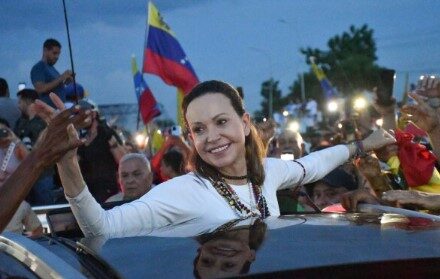 Pas më shumë se 10 muajsh në mërgim, liderja e opozitës venezueliane Machado kthehet në vend