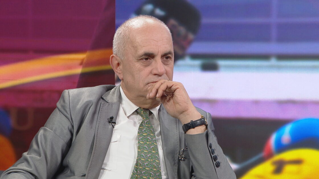 ”Nëse ka Zot, ai na e dha shenjën”, profesor Artan Fuga pas fitores së studentëve në Serbi: Po Shqipëria?