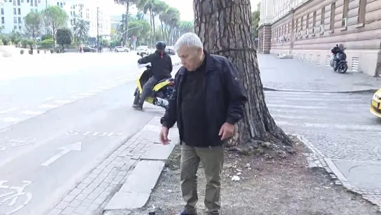 Shkulja e pllakës së 21 Janarit thellon më tej dhimbjen e familjarëve të Aleks Nikës