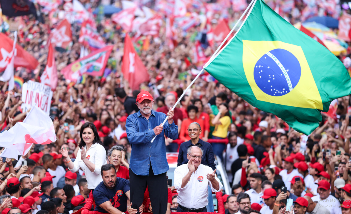 Nga Serbia në Brazil/ Si po i ndryshojnë rrjetet sociale zgjedhjet? Zbulohet strategjia e studentëve që sfidoi Vuçiçin