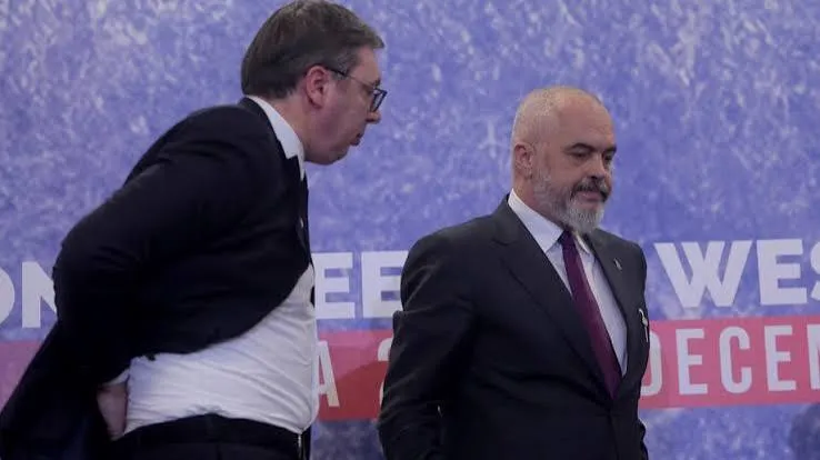 Çfarë mësimesh duhet të nxjerrin autokratët pas humbjes së Vuçiç?