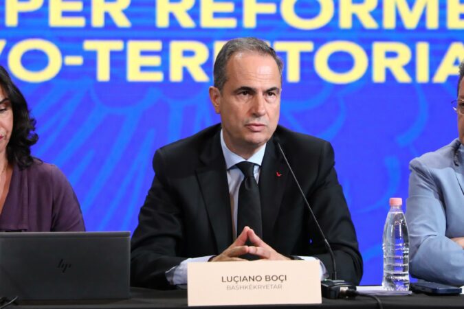 Luçiano Boçi: Rënia e Vuçiçit i ka përshpejtuar fundin politik të Ramës, protestat po forcohen