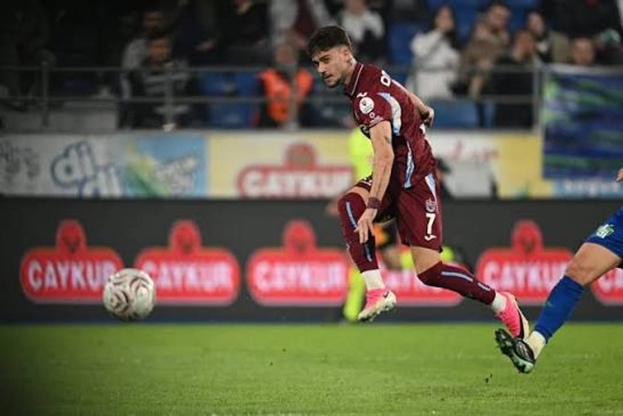 Ernest Muçi shkëlqen ndaj Rizesporit, kontribuon në tre gola dhe i dhuron fitoren Trabzonsporit, supergol nga Qazim Laçi