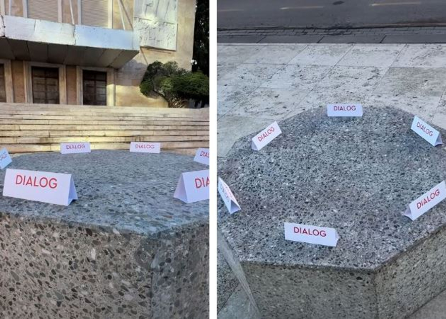 Studentët i kërkojnë dorëheqjen, Rama provokon sërish, nxjerr para zyrës së tij tavolinën prej guri