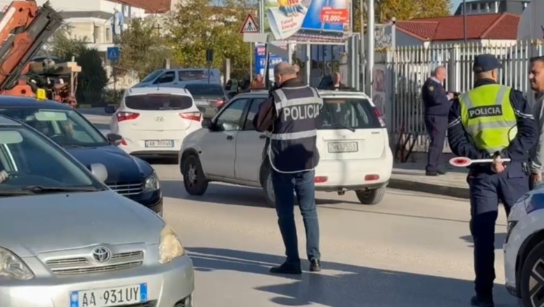 Aksident në aksin Fier-Patos, makina përplas të moshuarën në anë të rrugës! Dërgohet me urgjencë në spital