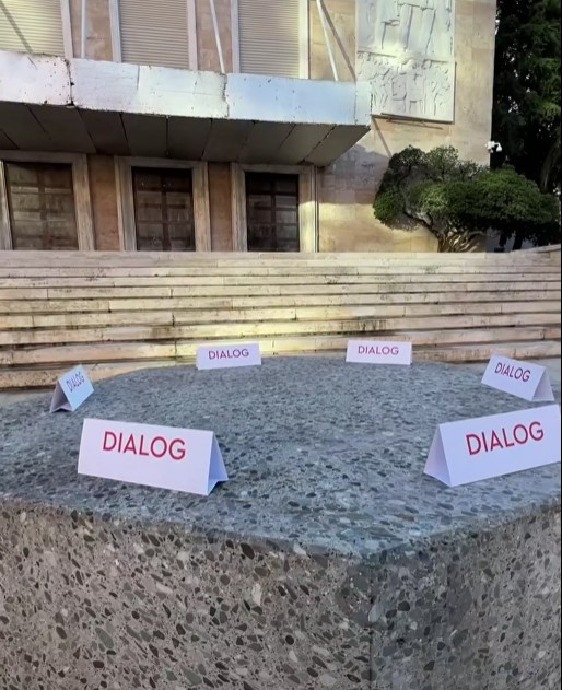 Rama vijon thirrjen për dialog, studentët kërkojnë largimin e tij