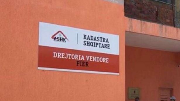 Ishte shpallur në kërkim/ Ndalohet ish-juristi i Kadastrës, ndaj tij ishte caktuar masa e ‘arrestit me burg’