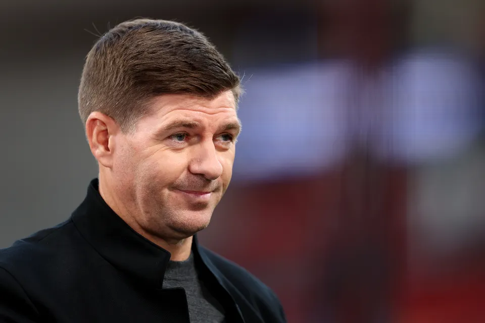 Gerrard kritikon ashpër Manchester United: Probleme në çdo repart