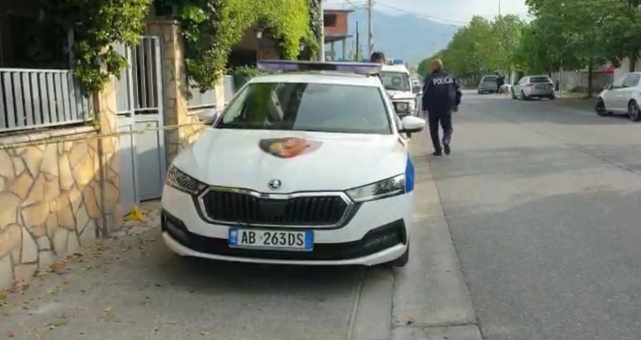 Shpërthim me tritol në oborrin e një banese në Tiranë, dëmtohen dy automjete