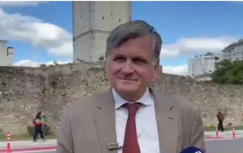 Reagon ambasadori i OSBE-së për protestat: Dhuna nuk është asnjëherë zgjidhje, qytetarëve t’u dëgjohet zëri