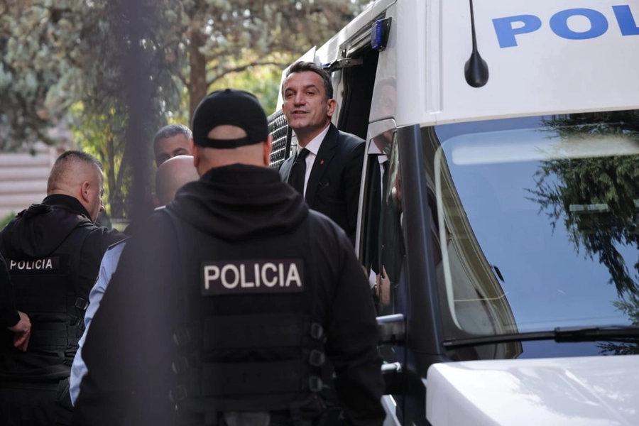 U transferua pa pëlqimin e tij në paraburgimin e Fierit, reagon Veliaj: Më rrëmbyen...