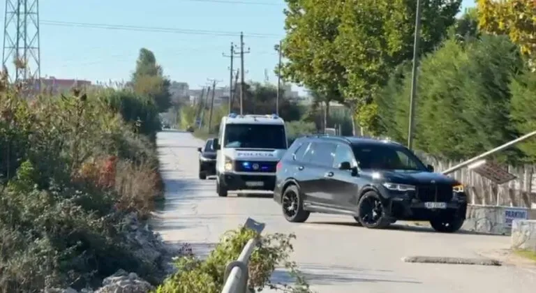 Erion Veliaj mbërrin në burgun e Fierit