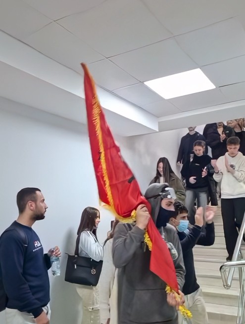 Pas Ekonomikut, studentët futen në Fakultetin e Drejtësisë dhe ndërpresin mësimin