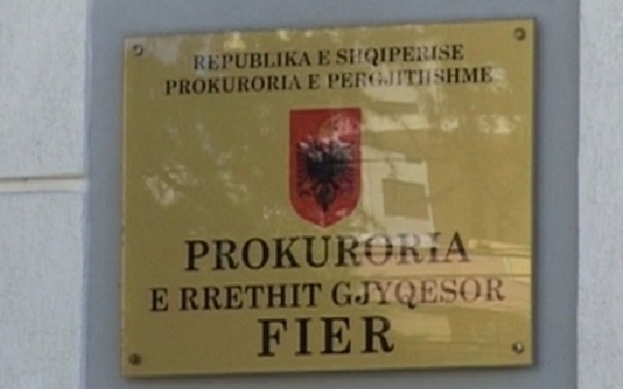 Falsifikoi dokumente noteriale në mënyrë të përsëritur, Prokuroria Fier dërgon në gjykatë noteren A.H