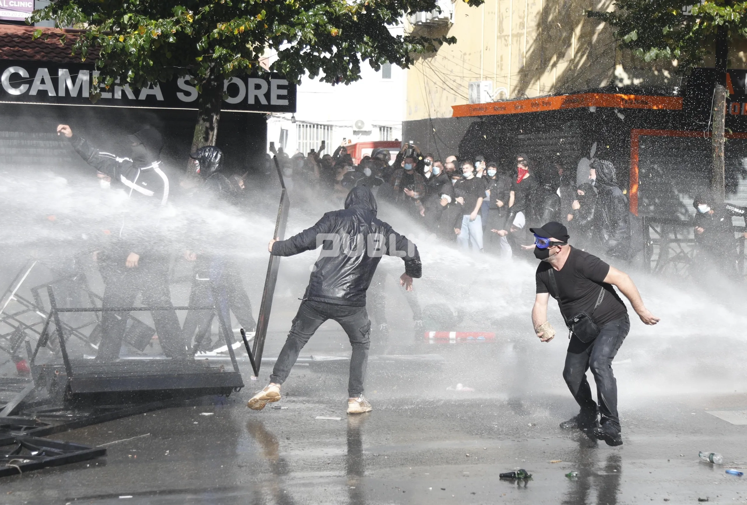Rama nuk ndalet, qeveria nis të “gatuajë” regjistrin e protestuesve