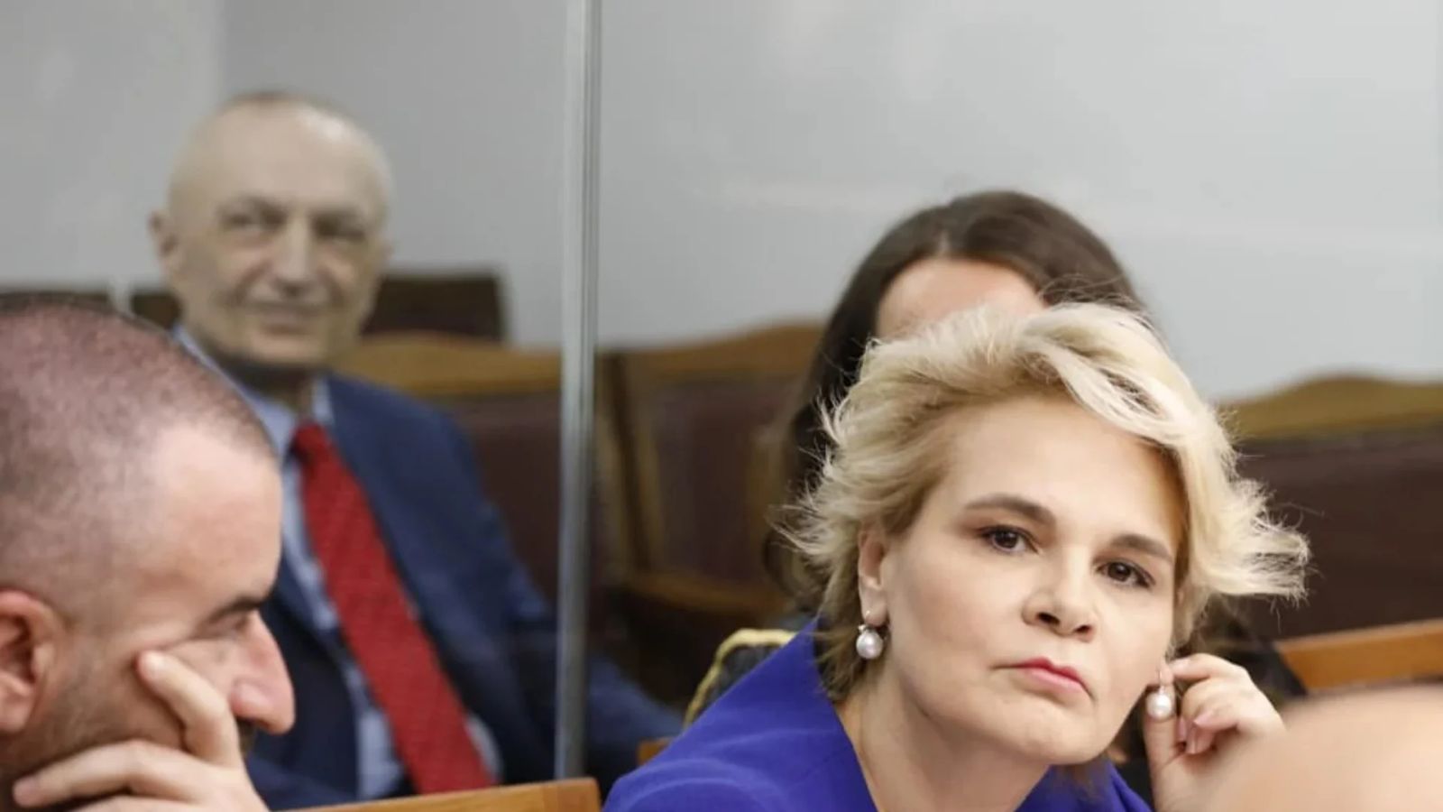 Avokatët vijojnë bojkotin, shtyhet seanca për Ilir Metën dhe Monika Kryemadhin