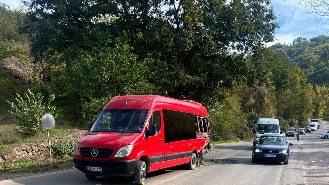 Aksident i rëndë në aksin Librazhd–Përrenjas/ Përplasen katër automjete, tre persona përfundojnë në spital