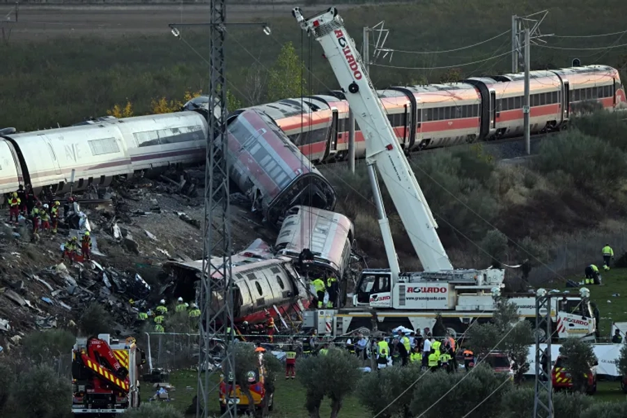 Tragjedia hekurudhore në Spanjë/ 69 të vdekur, zbardhen minutat para përplasjes: Treni u lejua të ecte me shpejtësi normale pavarësisht defektit