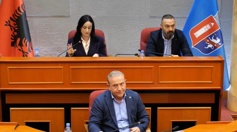 Erion Veliaj në burgun e Fierit, Këshilltarët e Bashkisë Tiranë letër institucioneve për transferimin
