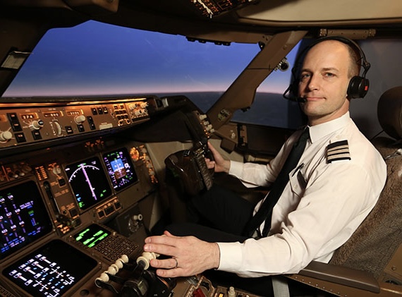 Sondazhi në Europë: Tre në katër pilotë i zë gjumi gjatë fluturimit
