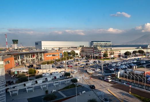 Aeroporti i Napolit do të mbyllet për të gjithë nëntorin, shkak rinovimet! Ja ku do të transferohen fluturimet