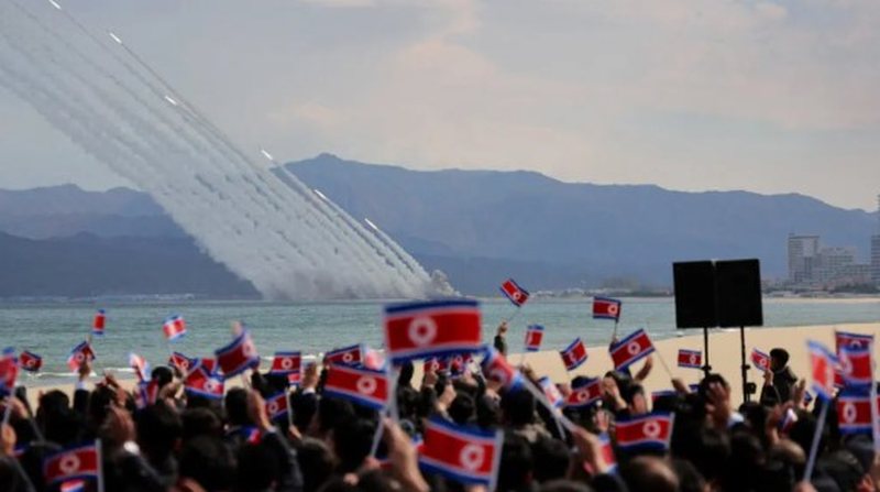 Koreja e Veriut teston dronët sulmues, teksa Kim bën thirrje për "epërsi absolute“
